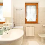 Casa Con Parcheggio, Piscina Giardino, Barbecue * Сала-Комачина