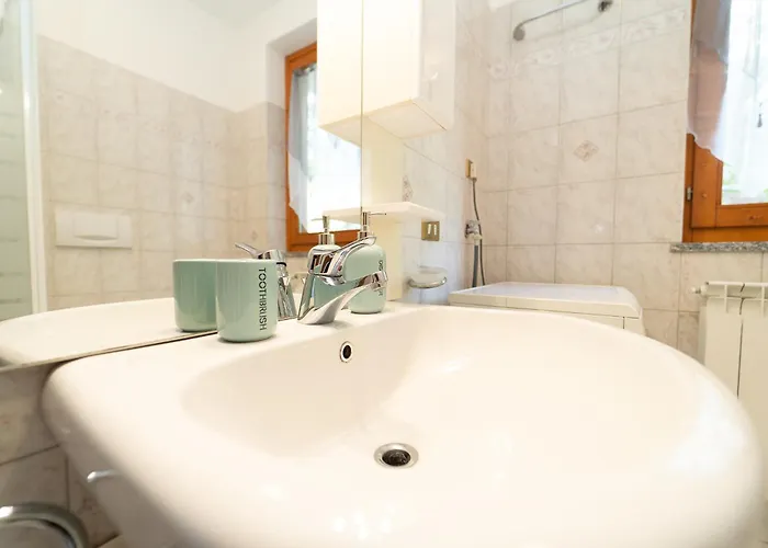 Casa Con Parcheggio, Piscina Giardino, Barbecue Sala Comacina